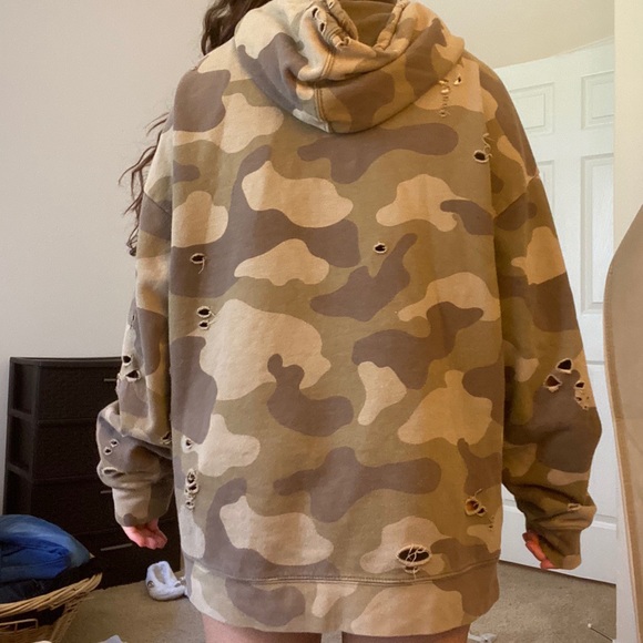 Oversized Camo Sweater - Picture 3 of 3
